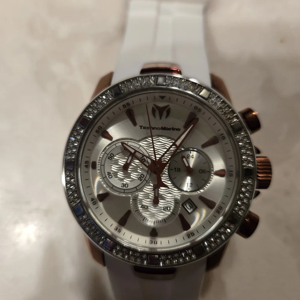 4 Technomarine Luxury Black and Gold Watch with Red Accents. New With Tags. - Picture 8 of 16
